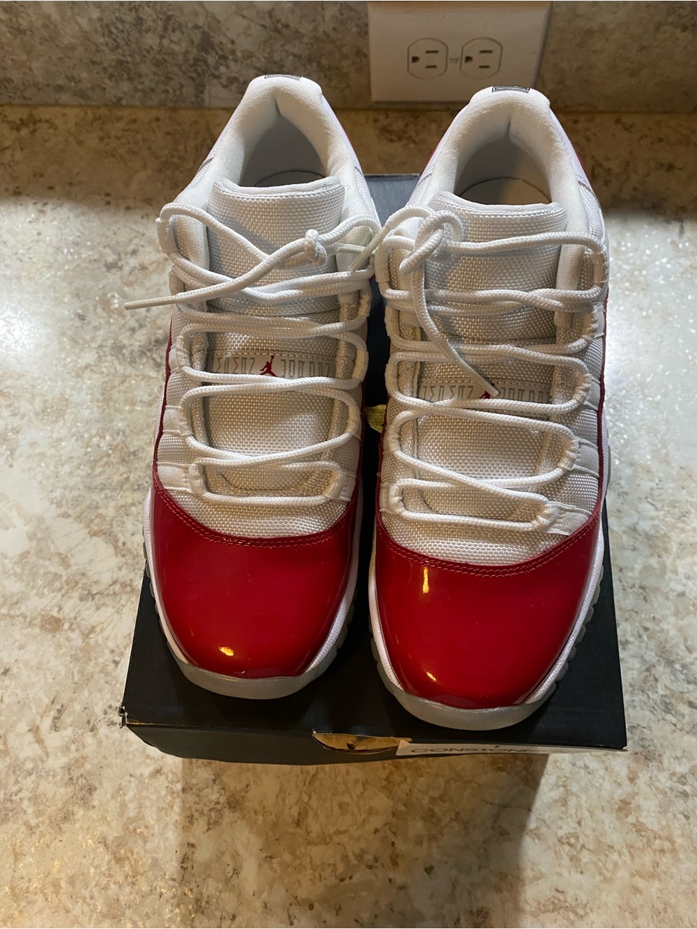 Jordan Youth Retro 11’s Low-Top Sneakers in White & Red